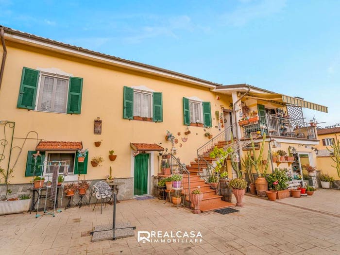 Casa con 6 locali in vendita in Via Regurone Sud, Centro, Brugnato