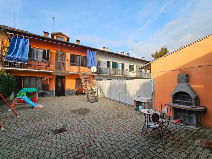 Casa con 6 locali in vendita in Borgata Rolandi, Rolandi, Montà