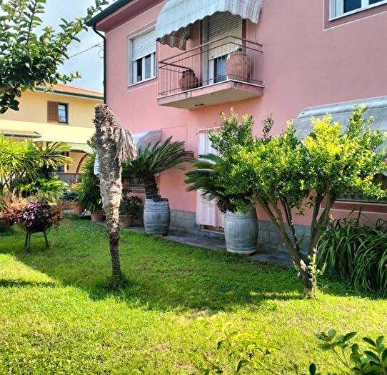 Casa con 6 locali in vendita in Via Periferia, Terminetto Migliarina, Viareggio