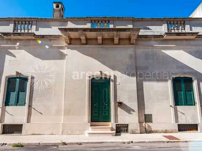 Casa con 6 locali in vendita in Piazza Vittorio Emanuele, Scorrano