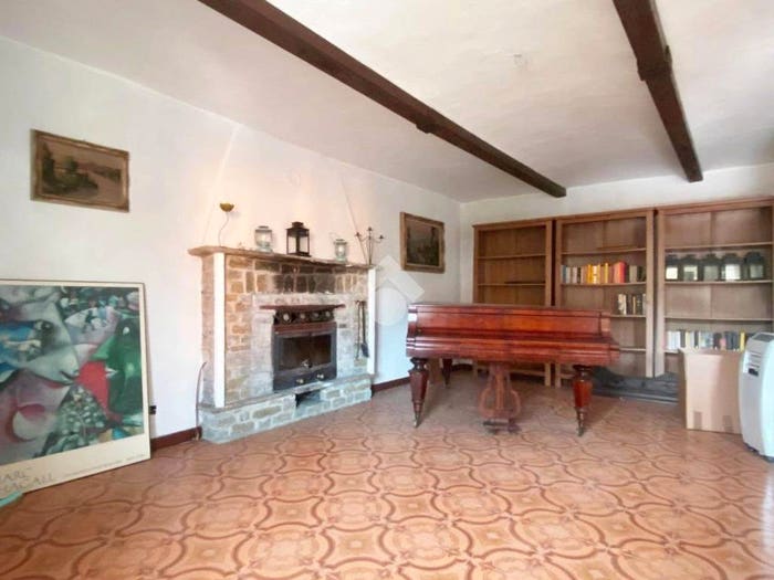 Casa quadrilocale in vendita in Via Tetti Capriolo, Cinzano