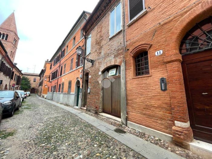 Casa quadrilocale in vendita in Via Carmelino, Centro Storico, Ferrara