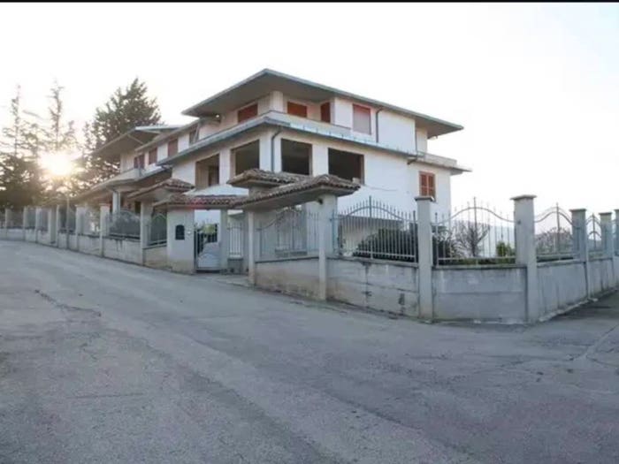 Appartamento quadrilocale in vendita in Via Cavalieri di Vittorio Veneto, Goriano Sicoli