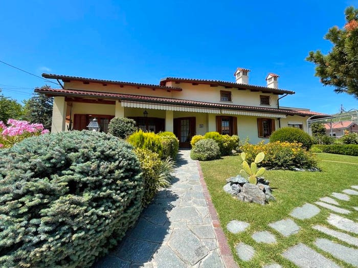 Casa con 6 locali in vendita in Via Giovanni Borgno, Centro, Santo Stefano Belbo