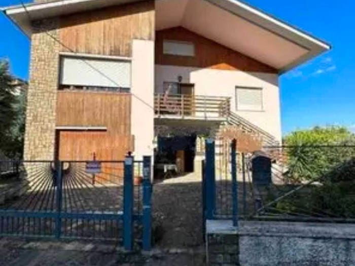Casa con 6 locali in vendita in Via Giacomo Matteotti, Centro, Cupramontana