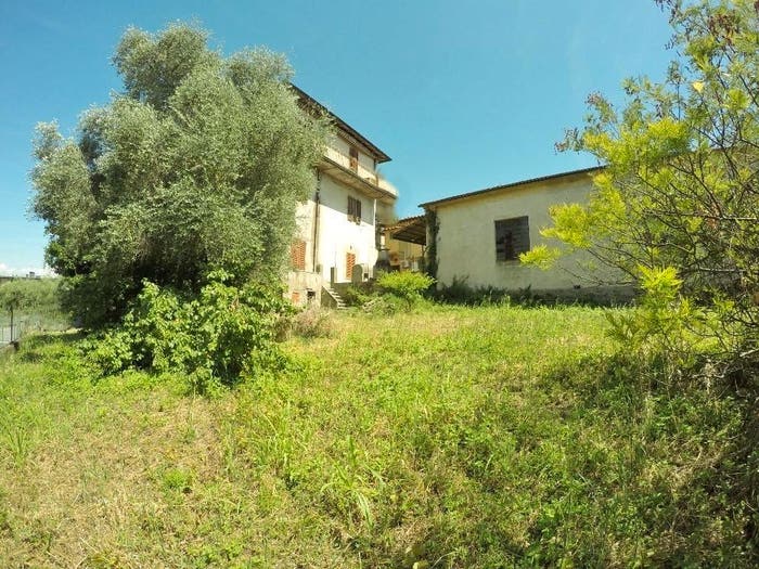 Casa con 6 locali in vendita in Piazza Cesare Battisti, Comeana, Carmignano