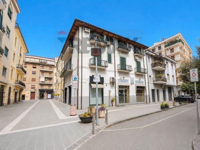 Appartamento con 6 locali in vendita in via molinella, Centro, Cosenza