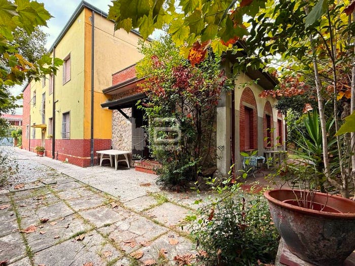 Appartamento trilocale in vendita in Via Fosdinovo, Marina di Massa Centro, Massa