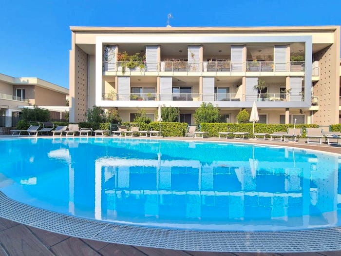 Appartamento con 5 locali in vendita in Viale Federico Marzan, Centro, Peschiera del Garda