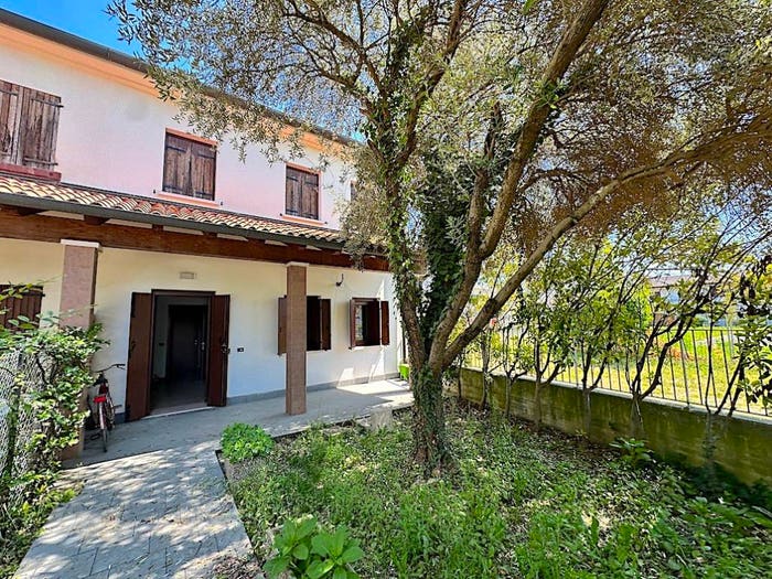 Casa con 6 locali in vendita in Piazzale Roma, Centro, Istrana