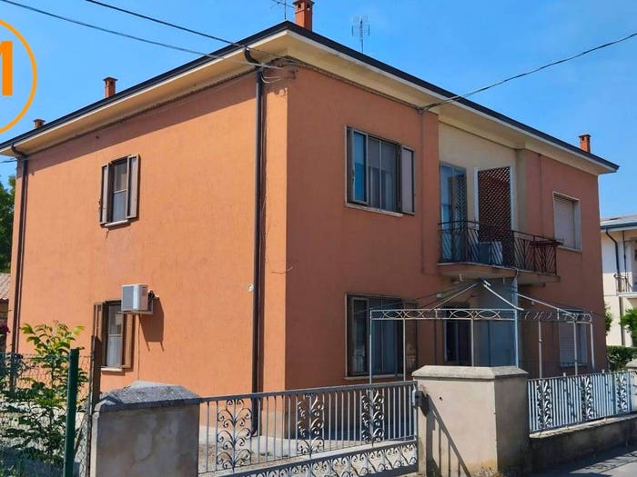 Casa con 6 locali in vendita in Via Arno, Casumaro, Finale Emilia