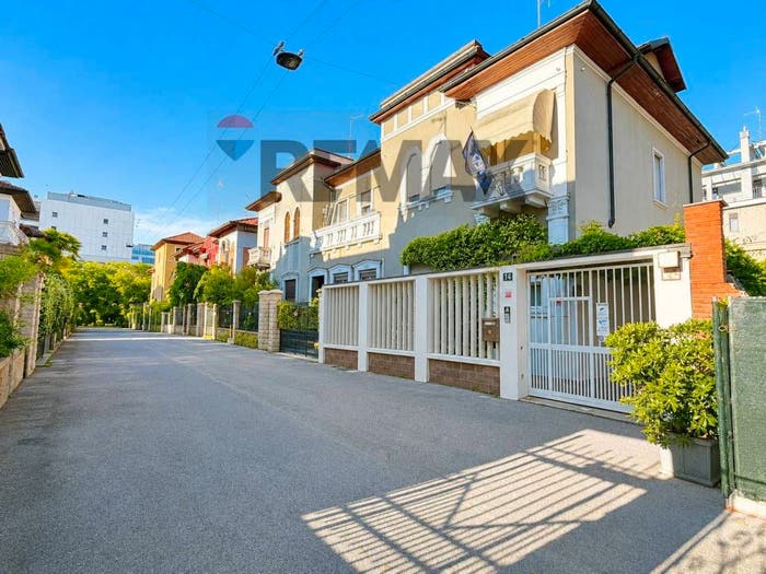 Casa con 6 locali in vendita in Via Bartolozzi, Porta Vittoria, Milano