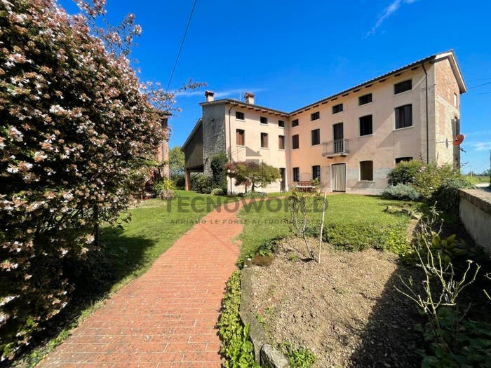Casa con 6 locali in vendita in via martinè, Malo