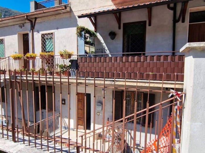 Appartamento quadrilocale in vendita in via farense, Toffia