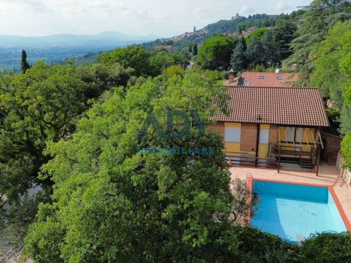 Casa con 6 locali in vendita in Località San Rufino Campagna, Zona Nuova, Assisi
