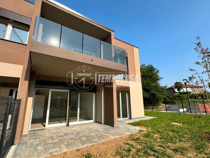 Appartamento trilocale in vendita in Via Brughiere, Beregazzo con Figliaro