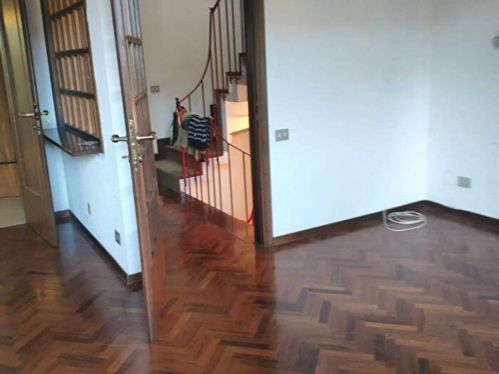 Casa con 6 locali in vendita in Urbino