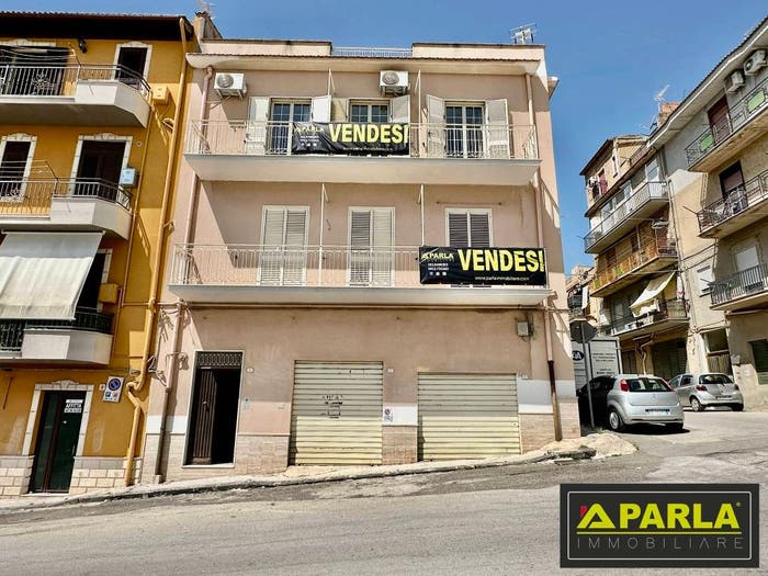 Casa con 6 locali in vendita in Via Medaglia d'Oro Portalone, Canicattì