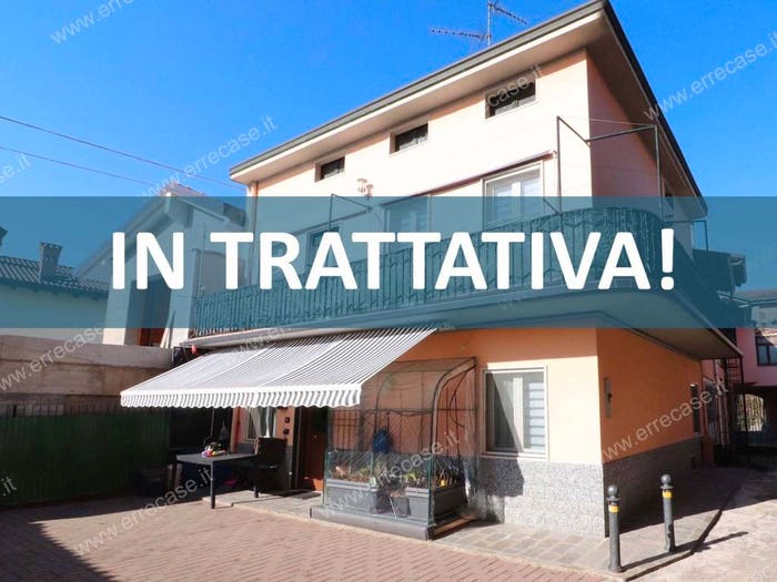 Casa quadrilocale in vendita in Via del Borgo Basso, Bonate Sotto