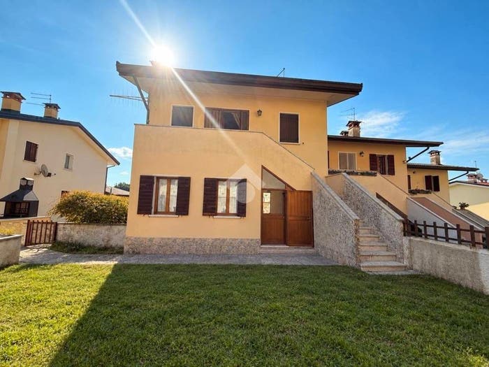 Appartamento con 6 locali in vendita in Via S Tomio, Centro, Follina