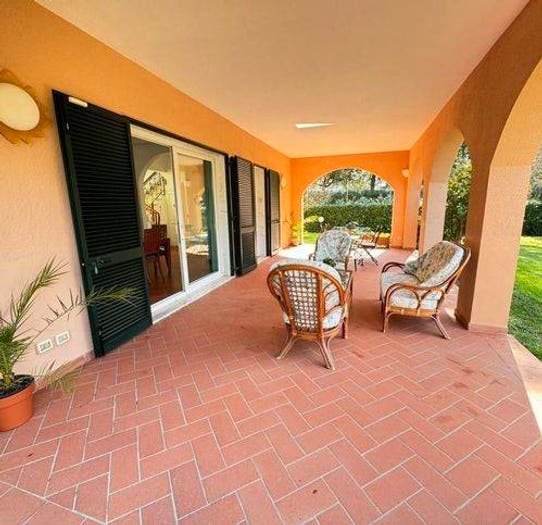 Casa con 6 locali in vendita in Centro, Massa