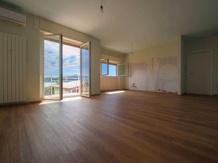 Appartamento trilocale in vendita in Via Castagnara, Centro, Meina
