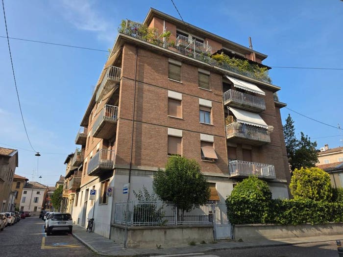 Appartamento con 5 locali in vendita in Via Fra' Salimbene da Parma, Centro Storico, Parma