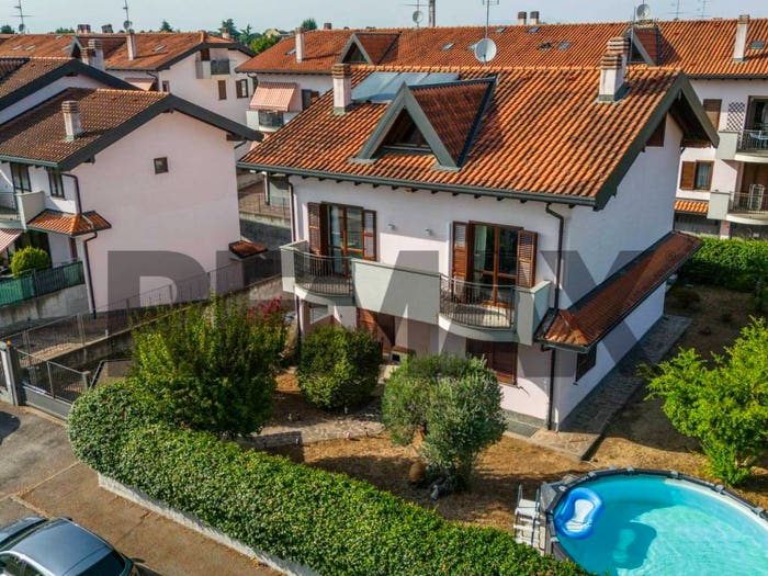 Casa con 6 locali in vendita in VIA BRAMANTE, Centro, Magnago