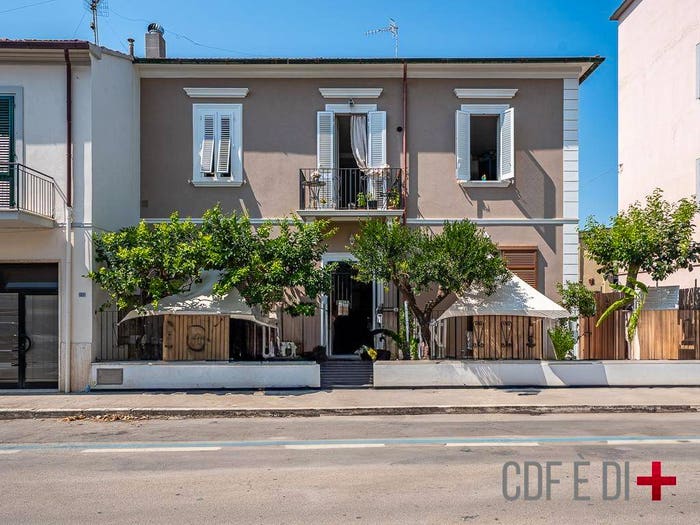 Casa con 6 locali in vendita in Via Ugo Foscolo, Centro, Follonica