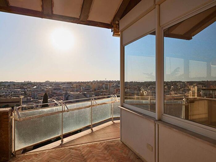 Casa con 6 locali in vendita in Medaglie d'Oro, Roma