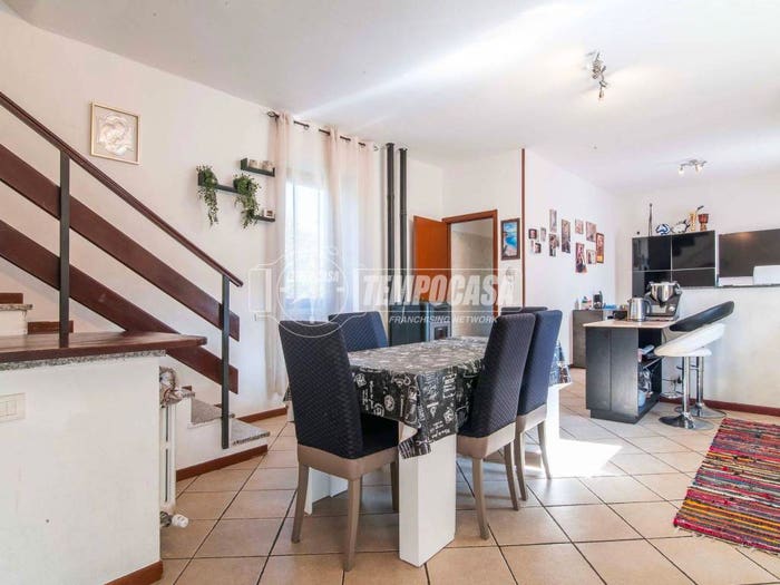 Appartamento trilocale in vendita in Via VALLE, Centro, Appiano Gentile