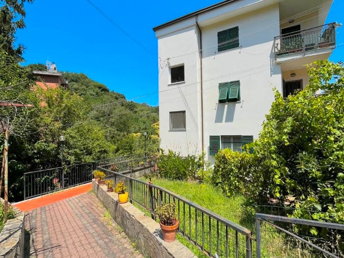 Appartamento trilocale in vendita in Via dei Molinussi, Bolzaneto, Genova