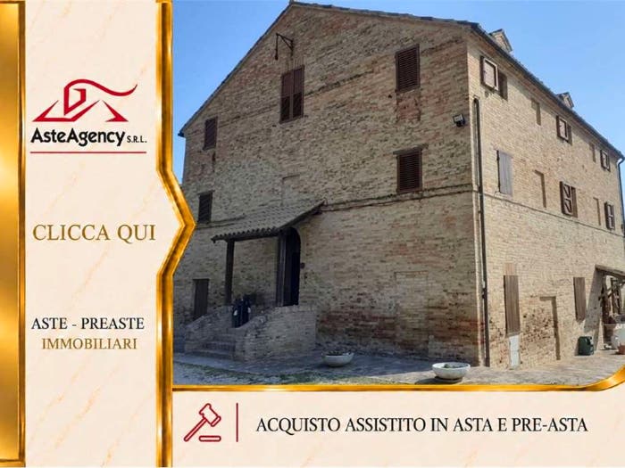 Appartamento con 6 locali in vendita in Frazione CERVANELLO, Centro, Macerata