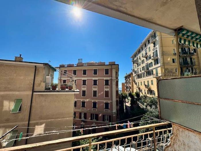 Appartamento trilocale in vendita in Via Cesare Cabella, Castelletto, Genova