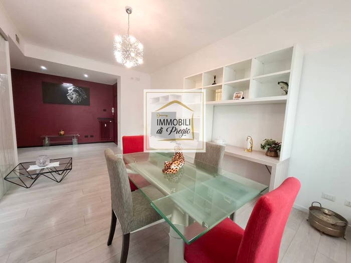 Appartamento quadrilocale in vendita in Via Ireneo Affo', Centro Storico, Parma