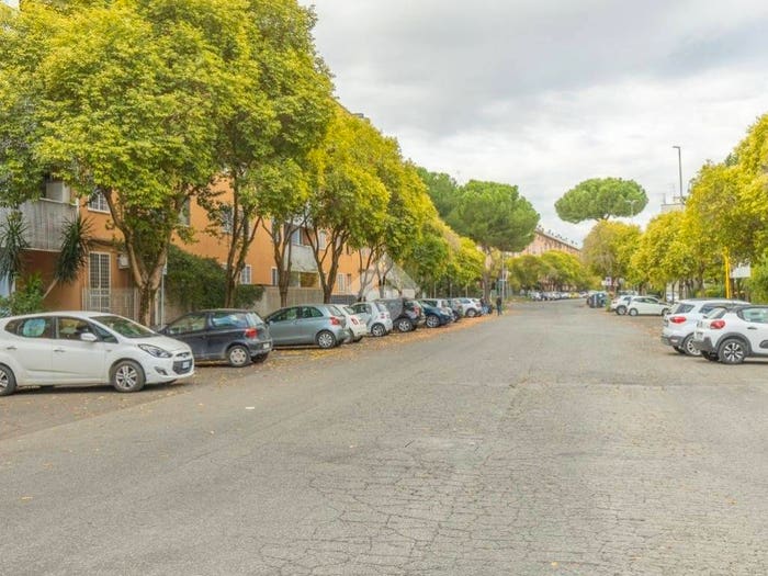 Appartamento trilocale in vendita in Via Jacopo della Quercia, Tor Cervara, Roma