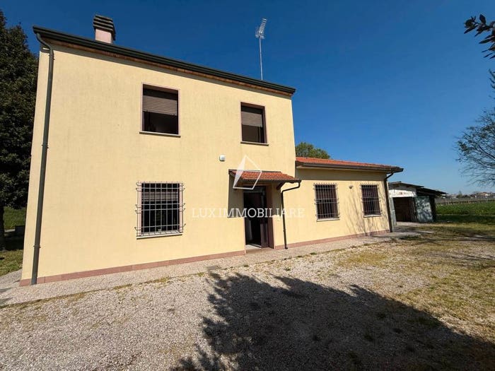 Casa quadrilocale in vendita in Via Rossetta Sottofiume, Fusignano