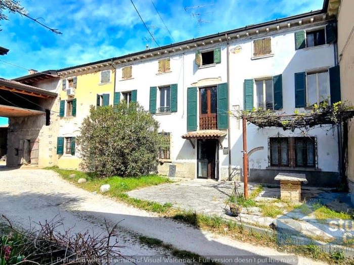 Casa con 5 locali in vendita in Strada San Pietro, Monzambano