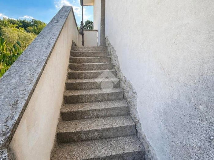 Casa con 6 locali in vendita in Via Leviti, Orte
