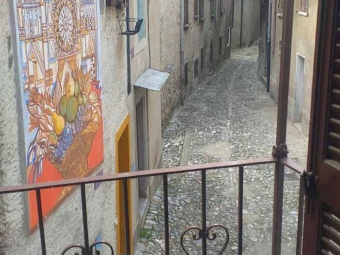 Appartamento trilocale in vendita in Via Beretta dr Mario, Arcumeggia, Casalzuigno