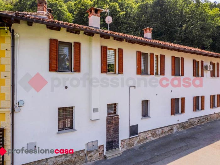 Casa con 6 locali in vendita in via istituto pollano, Centro, Cavour