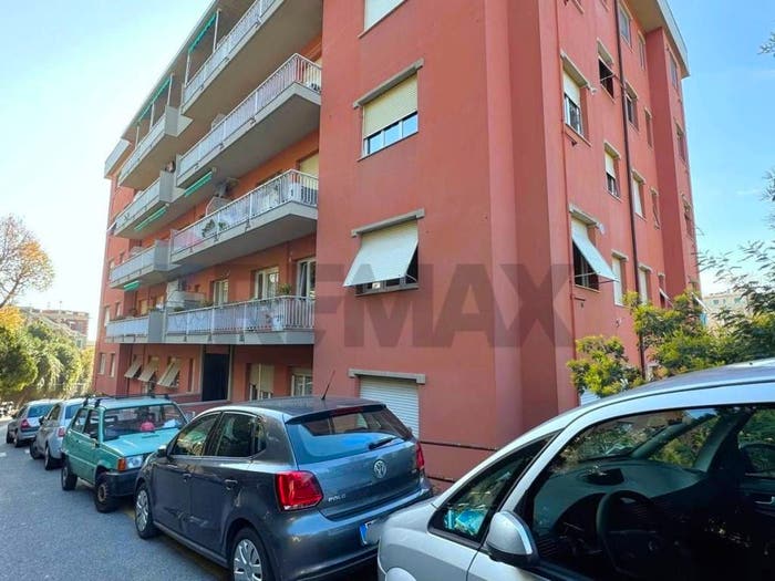 Appartamento trilocale in vendita in Via Amerigo Vespucci, Pegli, Genova