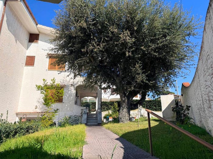 Casa quadrilocale in vendita in Via degli Allori e Lauri, Villaggio Giornalisti Poggio, Anzio