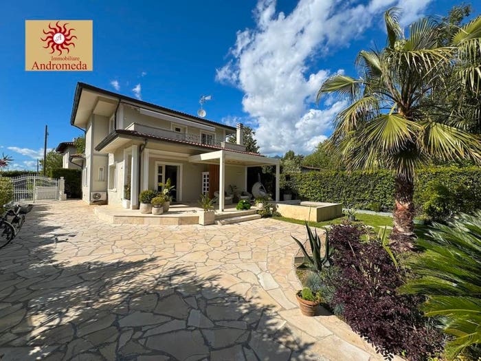 Casa con 5 locali in vendita in Via Versilia, Vittoria Apuana, Forte dei Marmi