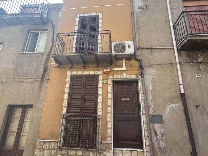 Casa con 6 locali in vendita in via Regina Margherita, Centro, San Cataldo