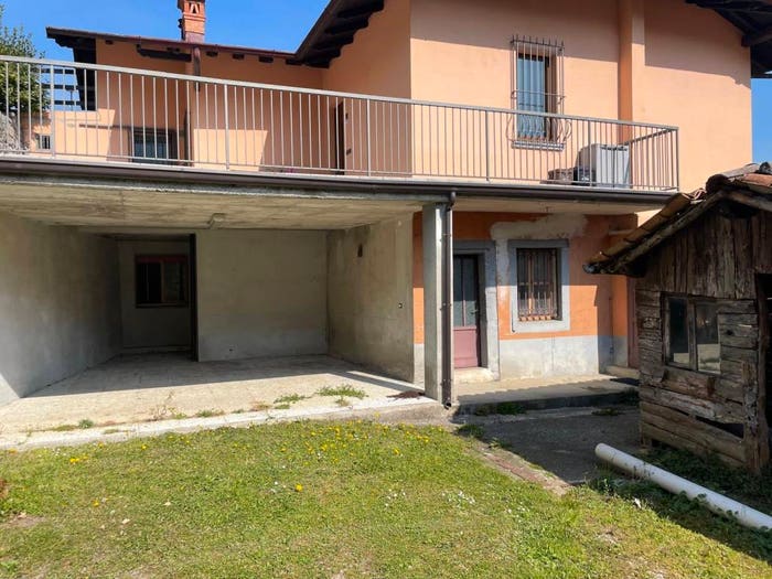 Appartamento con 6 locali in vendita in Colzate