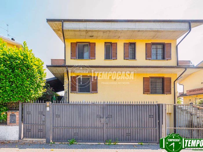 Casa trilocale in vendita in via G leopardi, Cura Carpignano