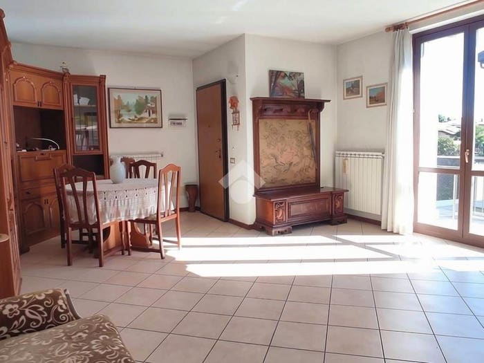 Appartamento trilocale in vendita in Via Giuseppe Garibaldi, Centro, Ferno