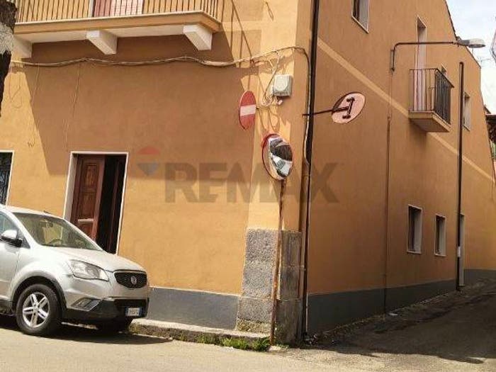 Casa con 6 locali in vendita in Via Libertà, Centro, Riposto