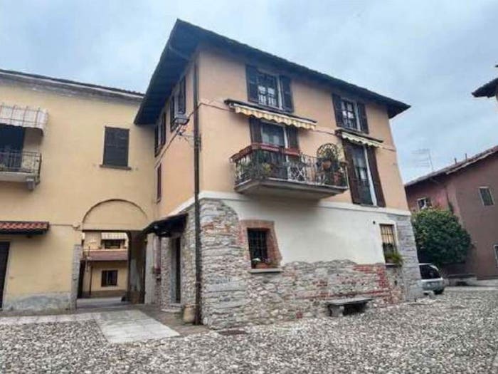 Appartamento bilocale in vendita in Piazza Monte Grappa e snc Daverio VA, Centro, Daverio